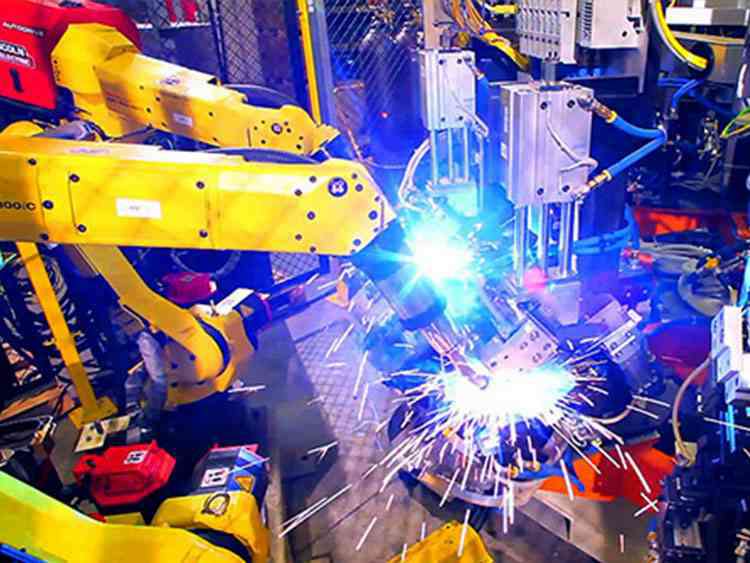 中小型钣金加工厂中引进焊接机器人的注意点-中山亚傅网页登入页面-亚傅手机Web-亚傅网页登入页面-亚傅手机Web